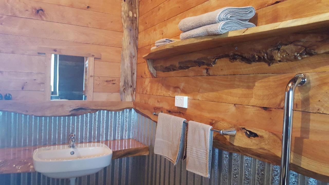Bed and Breakfast Rustic Hut Bush Retreat Penguin Zewnętrze zdjęcie