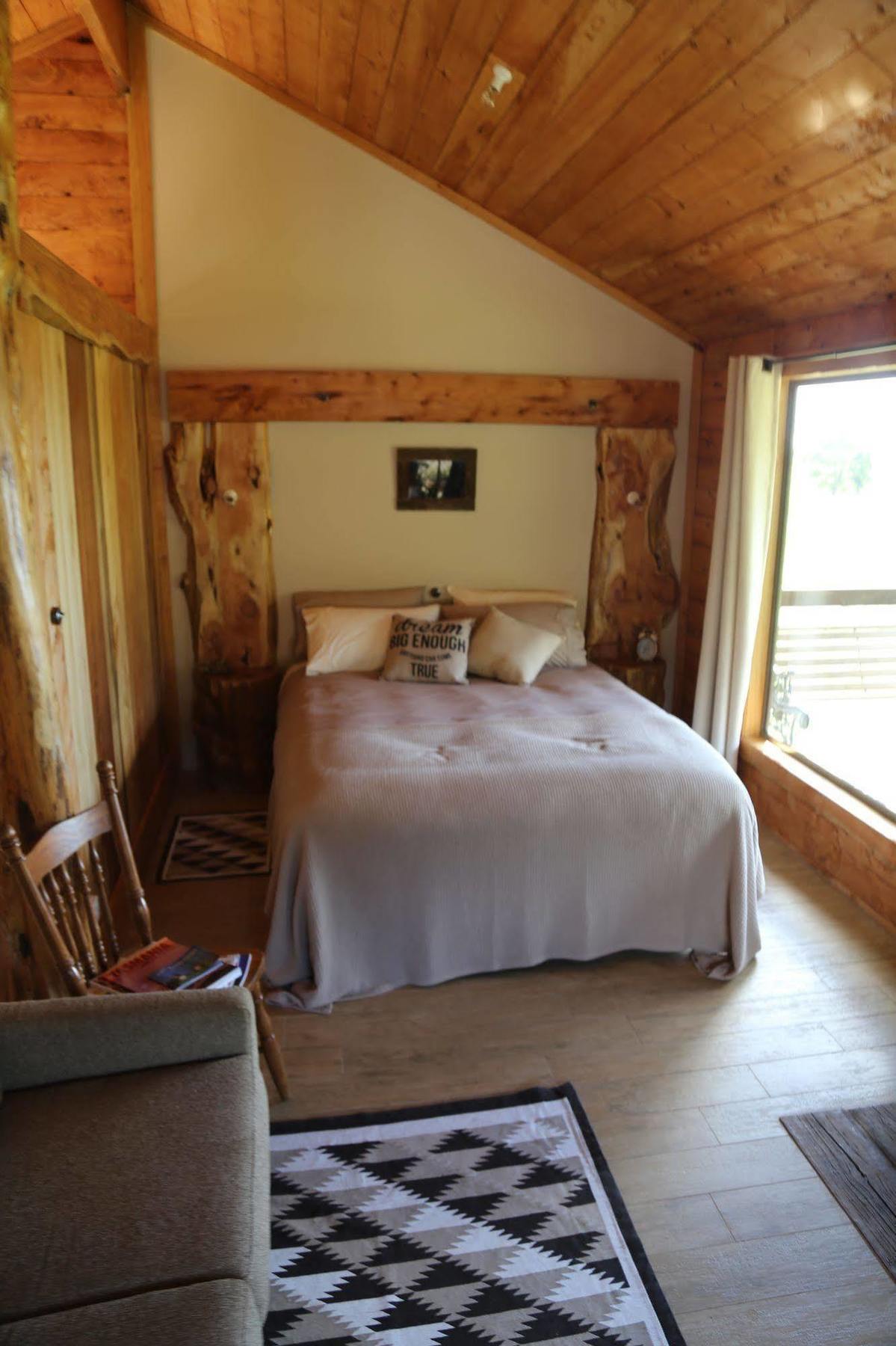 Bed and Breakfast Rustic Hut Bush Retreat Penguin Zewnętrze zdjęcie